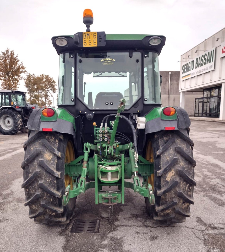 JOHN DEERE 5090 G - جرار: صور 3 JOHN DEERE 5090 G - جرار: صور 3