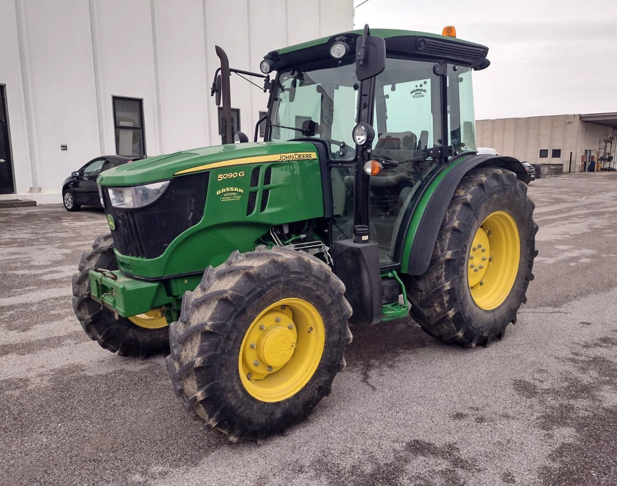JOHN DEERE 5090 G - جرار: صور 1 JOHN DEERE 5090 G - جرار: صور 1