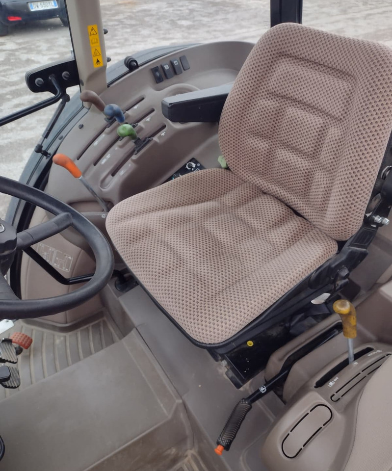 JOHN DEERE 5090 G - جرار: صور 5 JOHN DEERE 5090 G - جرار: صور 5