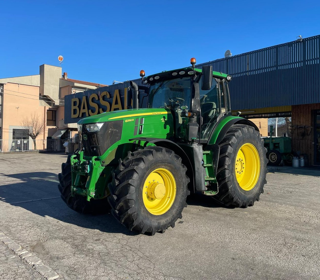 JOHN DEERE 6250 R - جرار: صور 1 JOHN DEERE 6250 R - جرار: صور 1