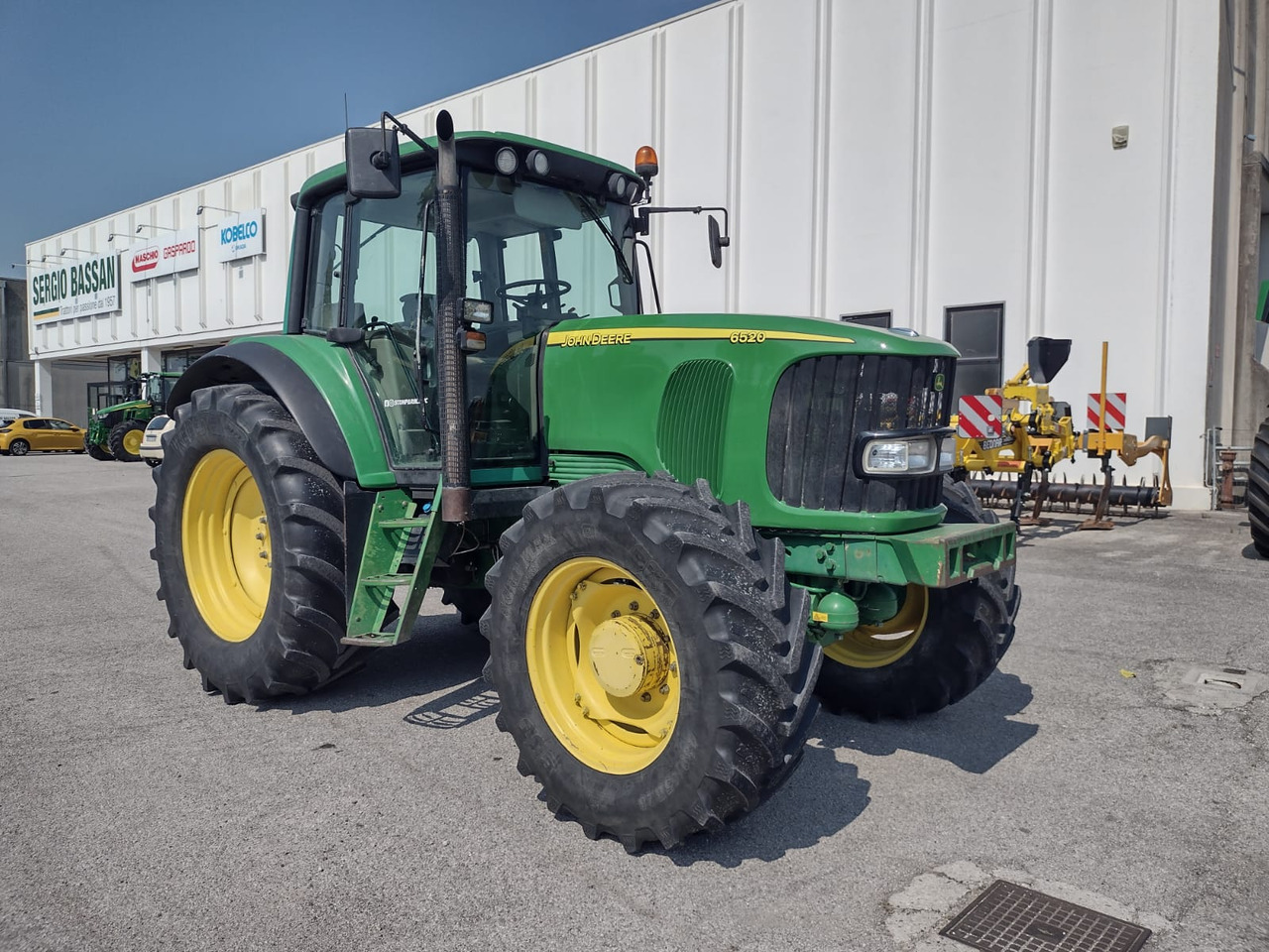 JOHN DEERE 6520 PREMIUM - جرار: صور 3 JOHN DEERE 6520 PREMIUM - جرار: صور 3
