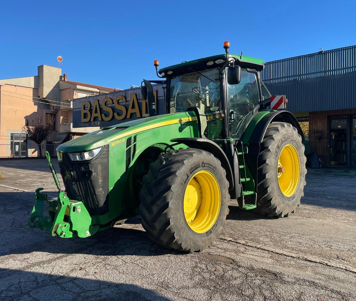 JOHN DEERE 8370 R - جرار: صور 1 JOHN DEERE 8370 R - جرار: صور 1