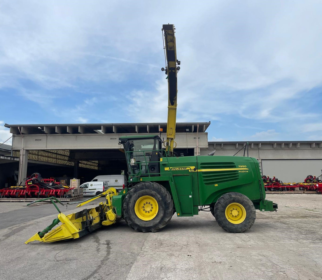 JOHN DEERE TRINCIA 7950 - حصادة الأعلاف: صور 5 JOHN DEERE TRINCIA 7950 - حصادة الأعلاف: صور 5