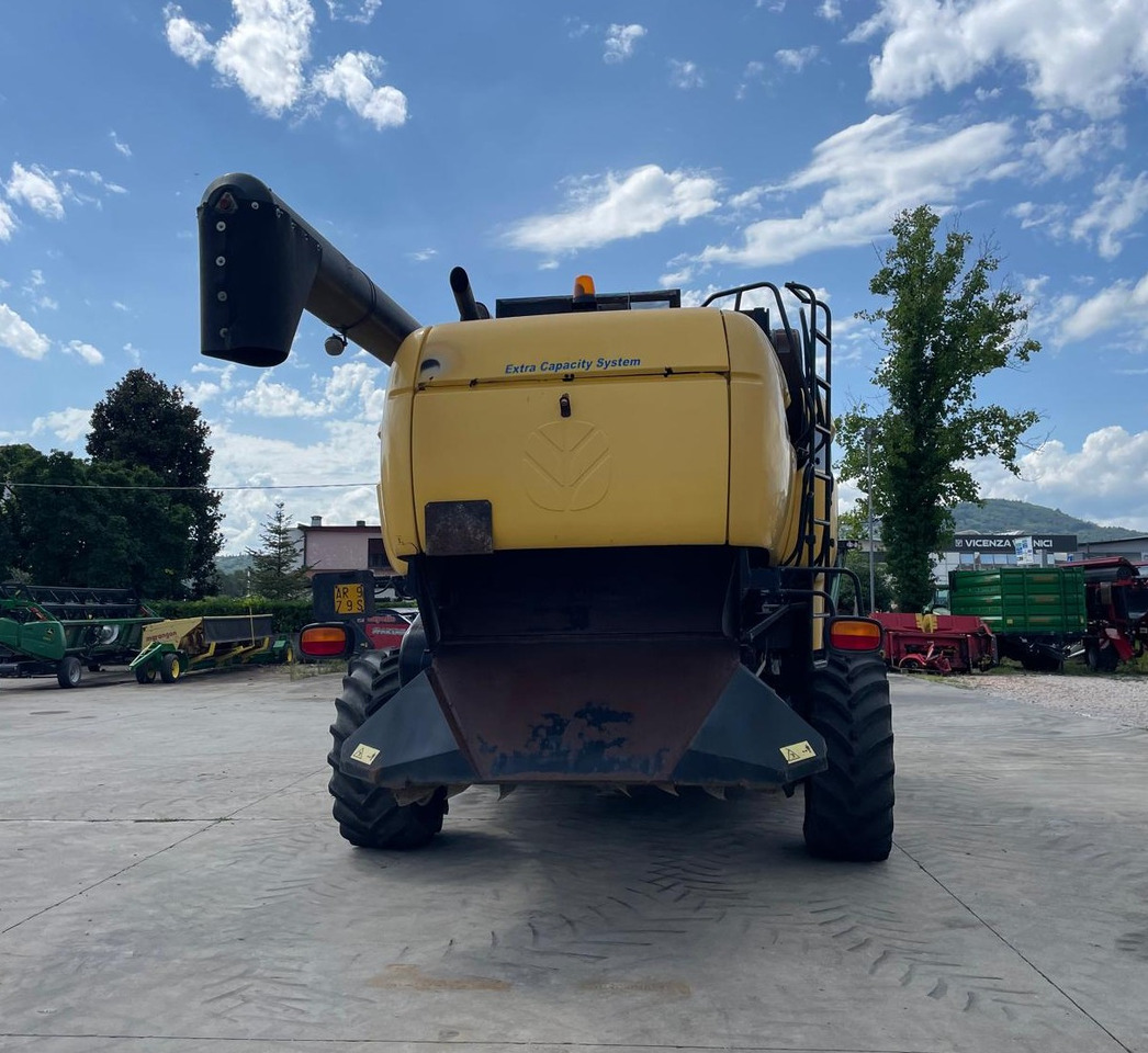 NEW HOLLAND MIETITREBBIA CX 8080 - حصادة شاملة: صور 5 NEW HOLLAND MIETITREBBIA CX 8080 - حصادة شاملة: صور 5