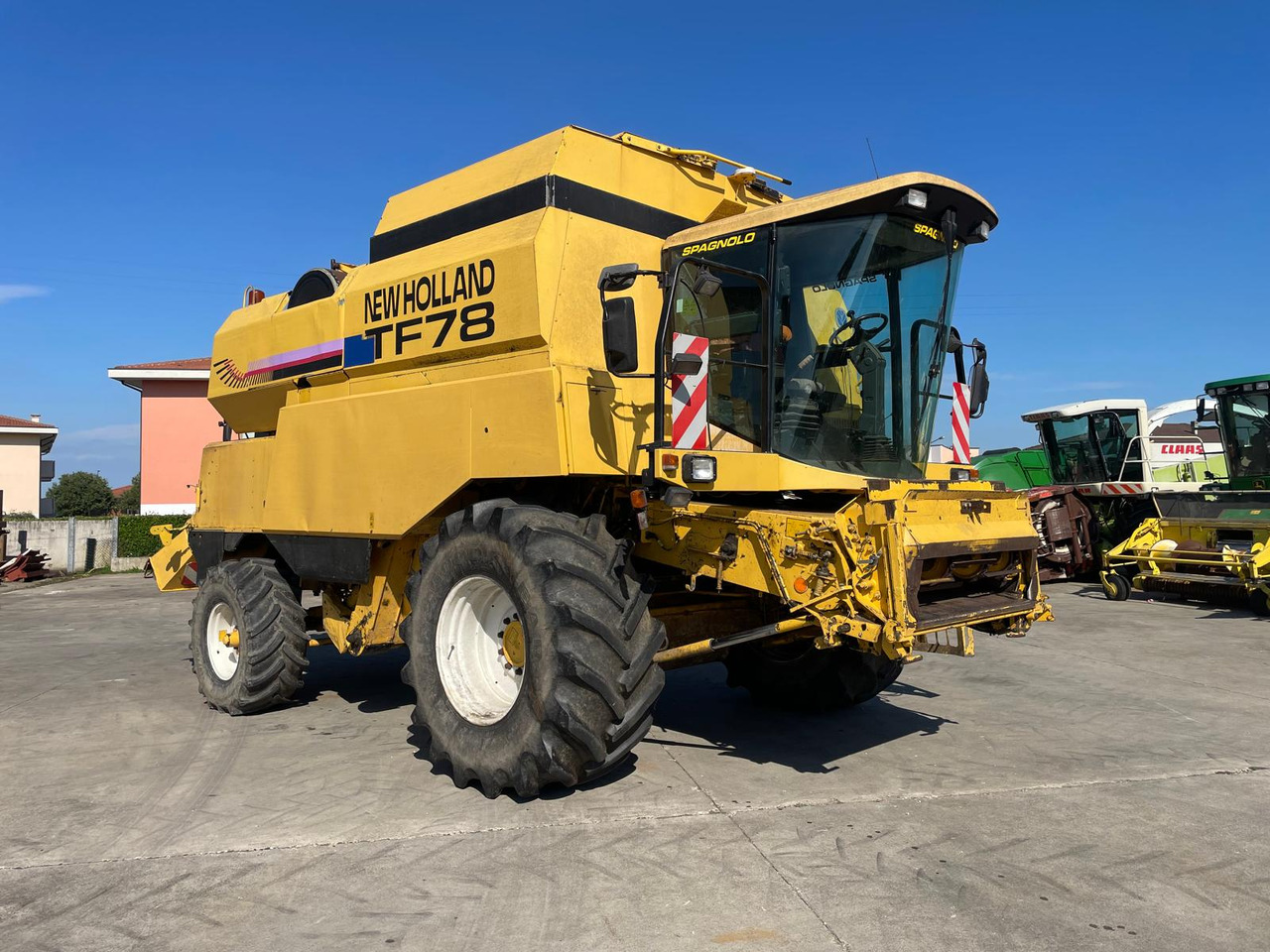 NEW HOLLAND MIETITREBBIA TF 78 - حصادة شاملة: صور 3 NEW HOLLAND MIETITREBBIA TF 78 - حصادة شاملة: صور 3