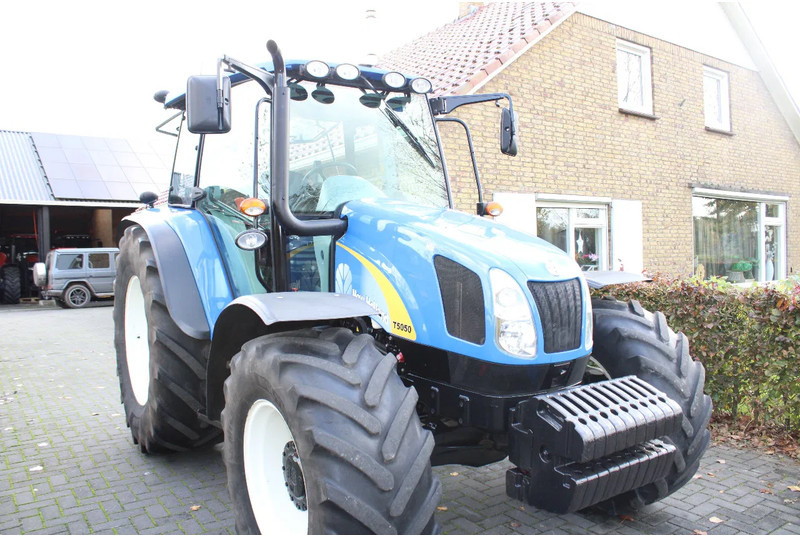 جرار New Holland T5050: صور 1