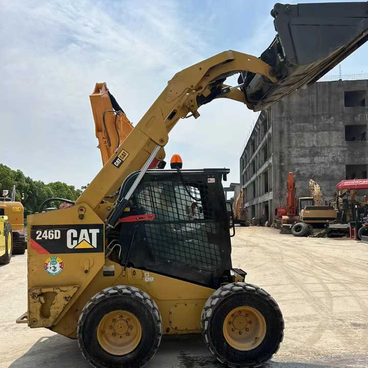 90% New Front Loader Tractor CAT 246D Skid Steer Loader / Used Cat 226B 246C 246d Mini Skid Steer Loader in Stock - شيول صغير: صور 1 90% New Front Loader Tractor CAT 246D Skid Steer Loader / Used Cat 226B 246C 246d Mini Skid Steer Loader in Stock - شيول صغير: صور 1