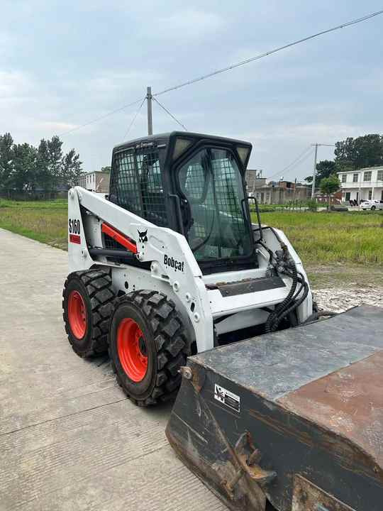 BOBCAT Brand Skid Loader S185 Used Machine Hot Sale - اللودر بعجل: صور 2 BOBCAT Brand Skid Loader S185 Used Machine Hot Sale - اللودر بعجل: صور 2