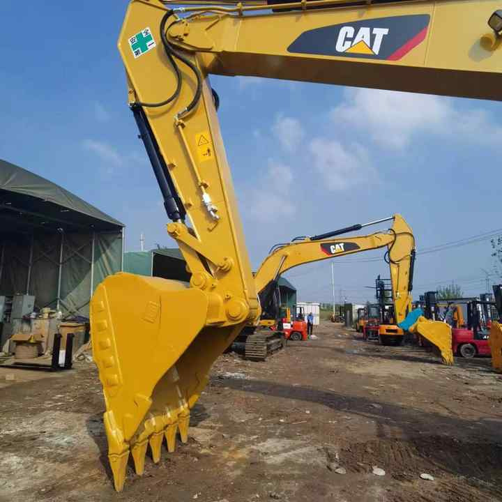 CAT second-hand 330D excavator sold at low price and in very good condition Japanese original hydraulic crawler excavator - حفارة: صور 5 CAT second-hand 330D excavator sold at low price and in very good condition Japanese original hydraulic crawler excavator - حفارة: صور 5