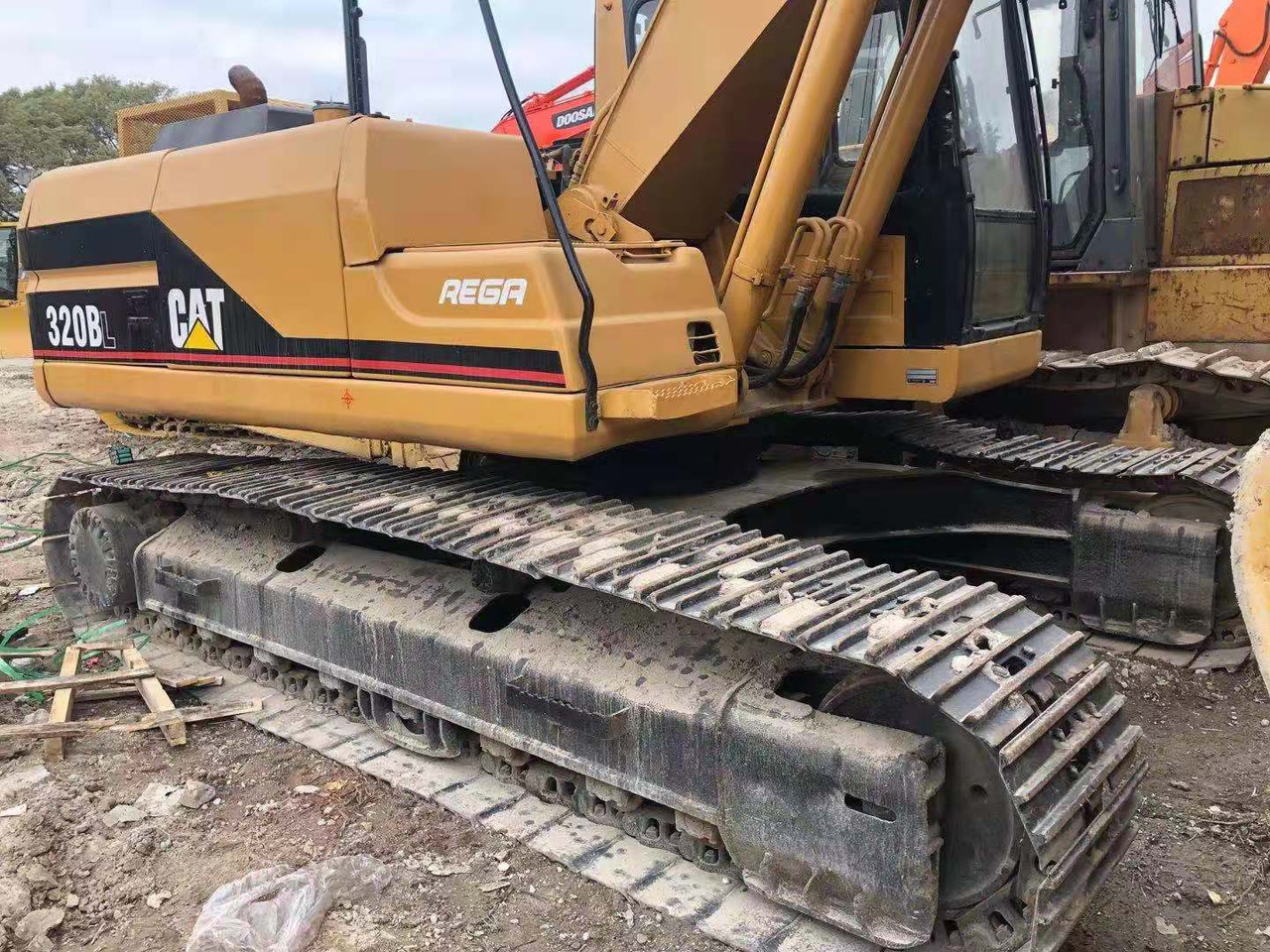 CATERPILLAR Used CAT 320b Excavator - حفارات زحافة: صور 5 CATERPILLAR Used CAT 320b Excavator - حفارات زحافة: صور 5