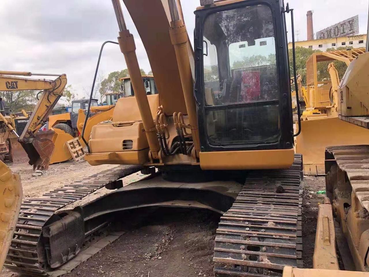 CATERPILLAR Used CAT 320b Excavator - حفارات زحافة: صور 3 CATERPILLAR Used CAT 320b Excavator - حفارات زحافة: صور 3