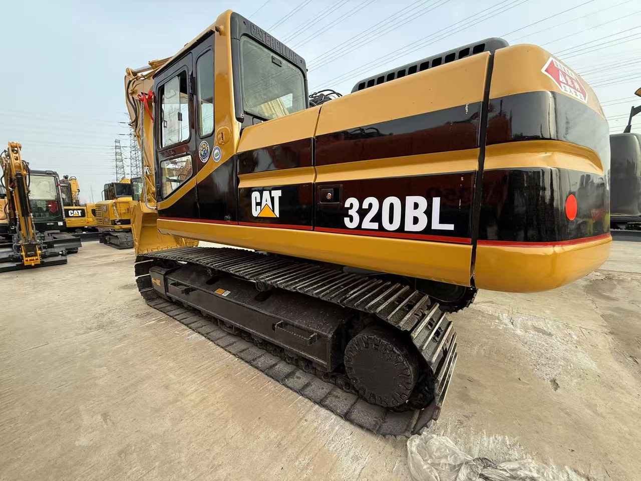 CATERPILLAR used 320b Excavator - حفارات زحافة: صور 3 CATERPILLAR used 320b Excavator - حفارات زحافة: صور 3