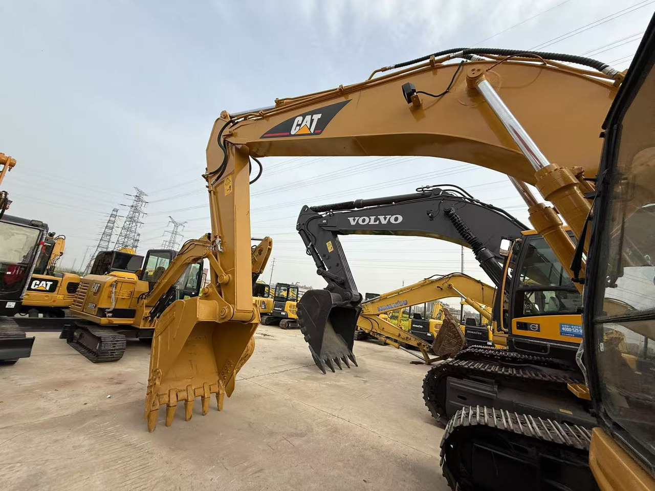 حفارات زحافة CATERPILLAR used 320b Excavator: صور 8 حفارات زحافة CATERPILLAR used 320b Excavator: صور 8
