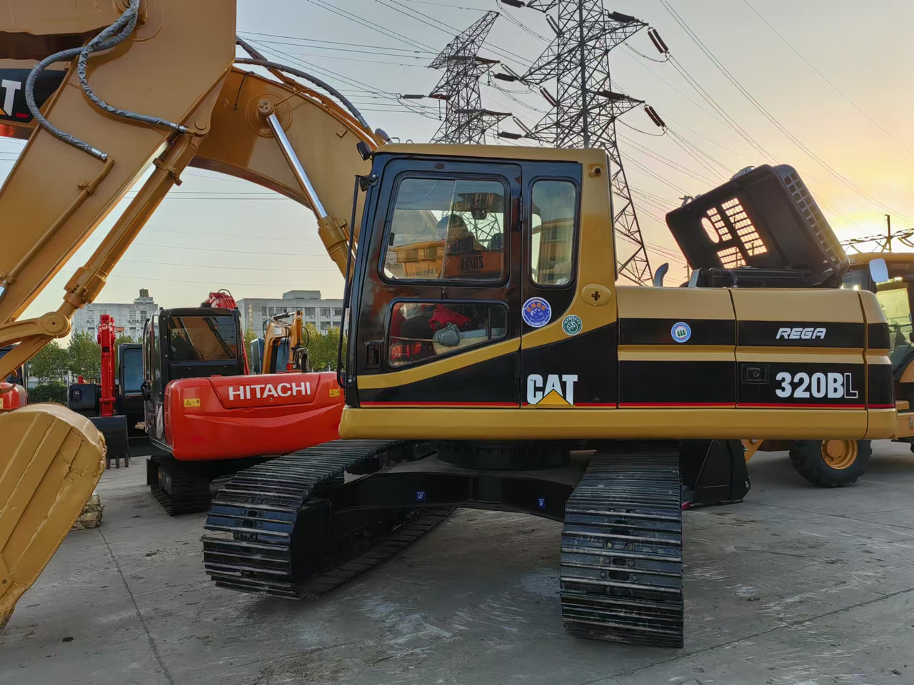 CATERPILLAR used 320b excavator - حفارات زحافة: صور 2 CATERPILLAR used 320b excavator - حفارات زحافة: صور 2