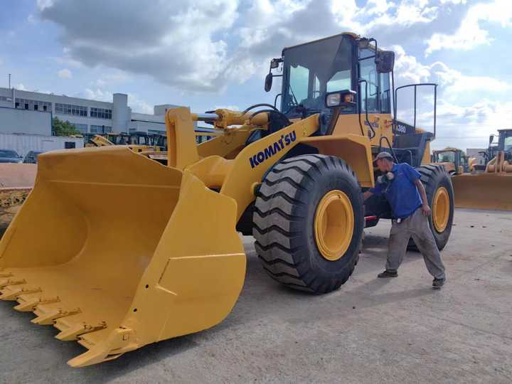 Good Condition Second Hand WA380-6 Front Wheel Loader for Cheap Price Hot Sale in China - اللودر بعجل: صور 3 Good Condition Second Hand WA380-6 Front Wheel Loader for Cheap Price Hot Sale in China - اللودر بعجل: صور 3