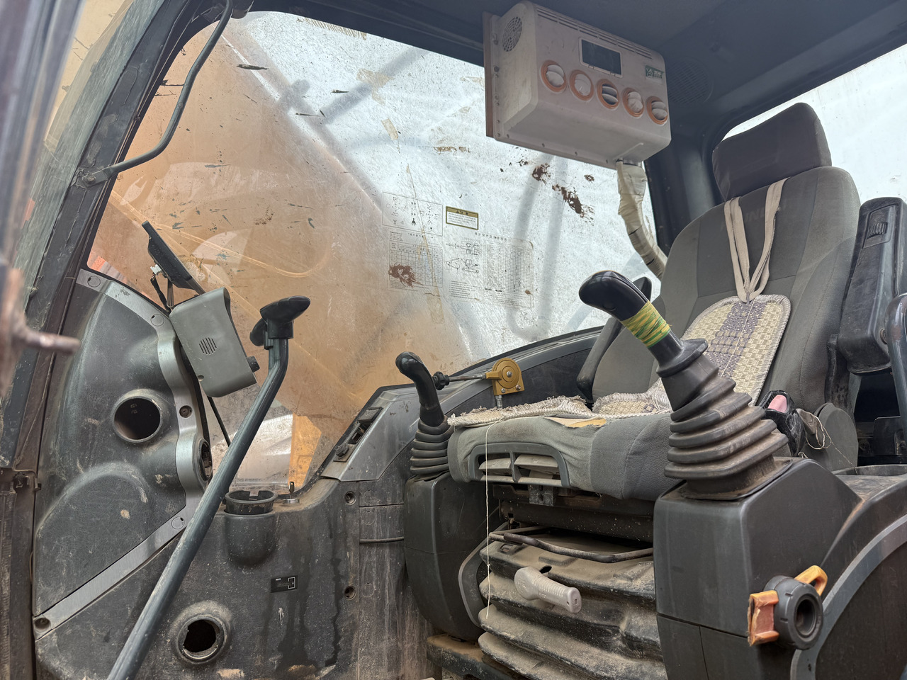 حفارات زحافة Hyundai 305-9t: صور 10