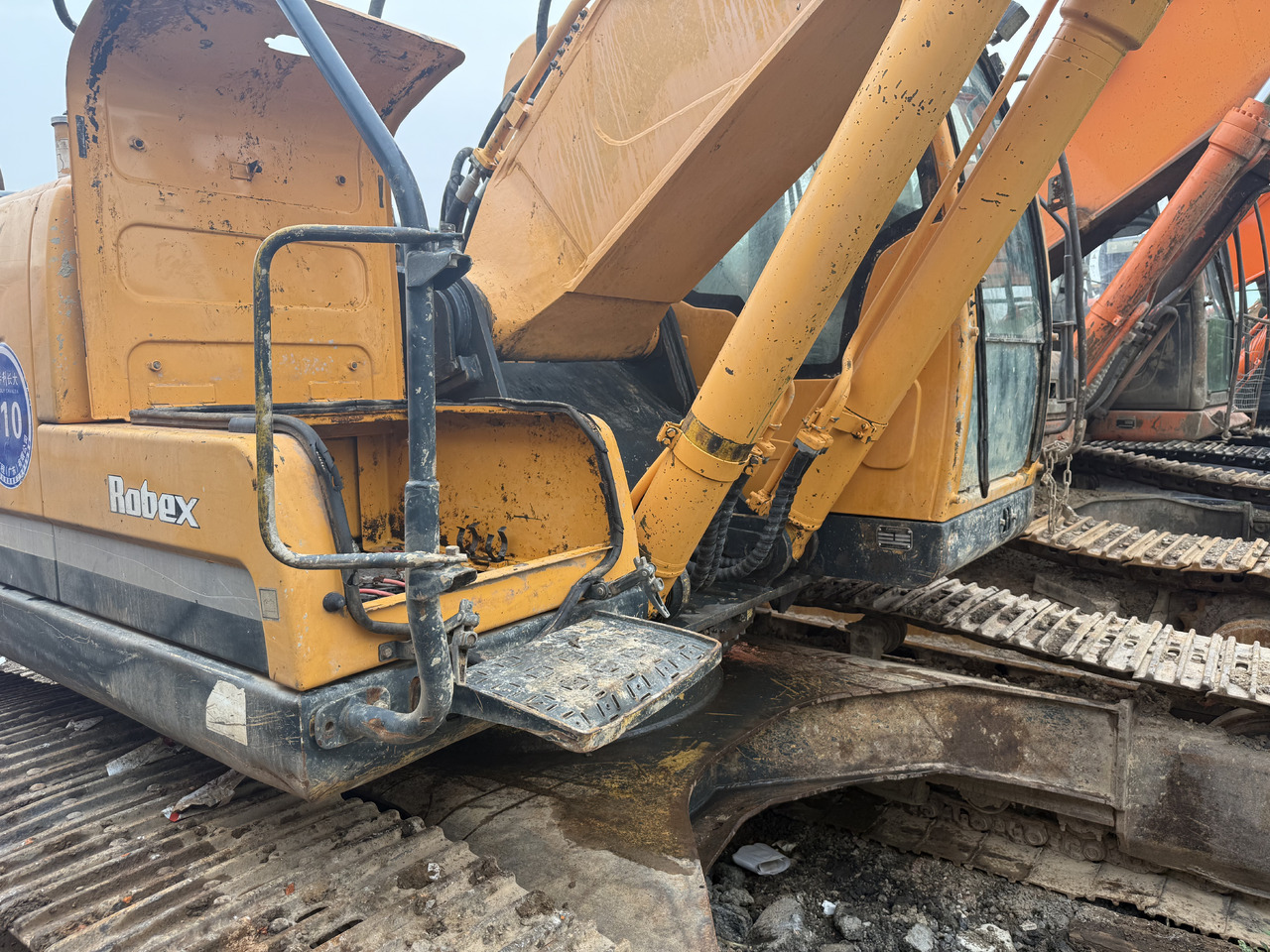 حفارات زحافة Hyundai 305-9t: صور 13
