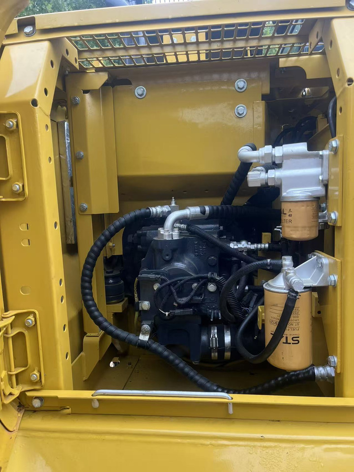 KOMATSU PC130 - حفارات زحافة: صور 5 KOMATSU PC130 - حفارات زحافة: صور 5
