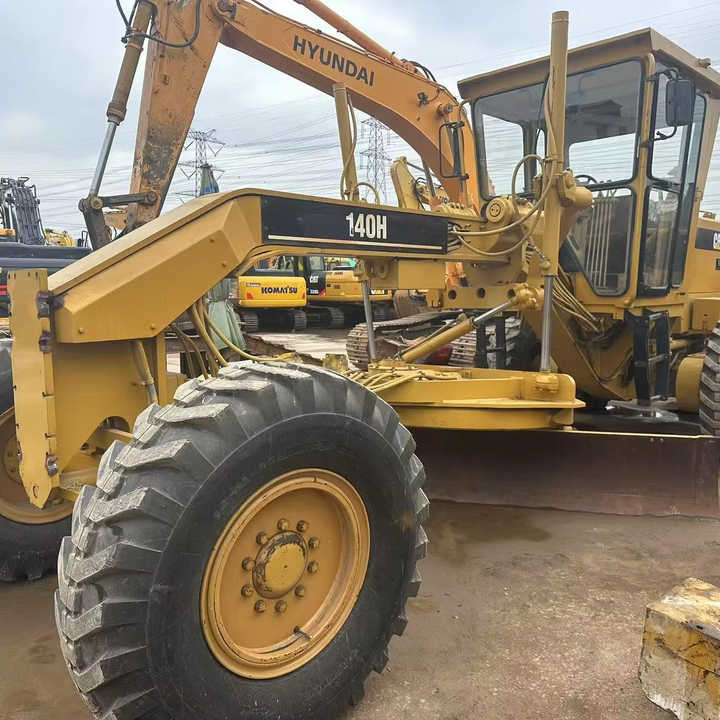 Low-price second-hand Cat Grader 140H with outstanding performance Carterpillarused 140H grader for sale - آلة تسوية الأرض: صور 1 Low-price second-hand Cat Grader 140H with outstanding performance Carterpillarused 140H grader for sale - آلة تسوية الأرض: صور 1
