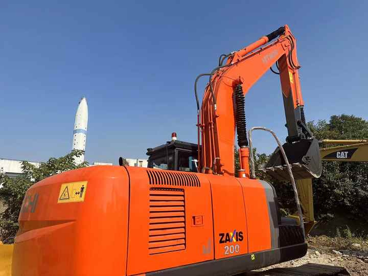 Original Japan Hitachi ZX200-3 Excavator Hitachi Excavator in Low Price for Hot Sale - حفارات زحافة: صور 5 Original Japan Hitachi ZX200-3 Excavator Hitachi Excavator in Low Price for Hot Sale - حفارات زحافة: صور 5