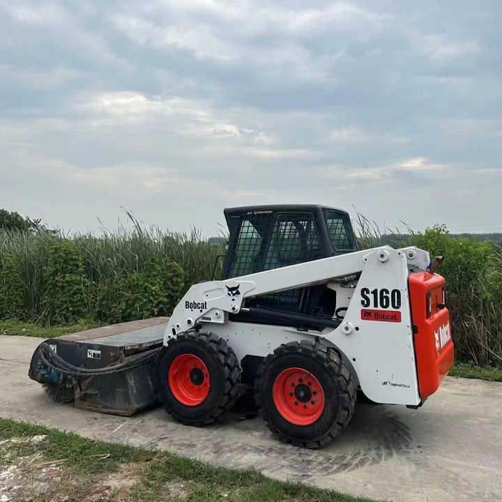 USED BOBCAT S160 Skid-steer Loader Bobcat S160 Carry Sweeper with Very Good Performance Is for Sale at a Low Price. - شيول صغير: صور 1 USED BOBCAT S160 Skid-steer Loader Bobcat S160 Carry Sweeper with Very Good Performance Is for Sale at a Low Price. - شيول صغير: صور 1