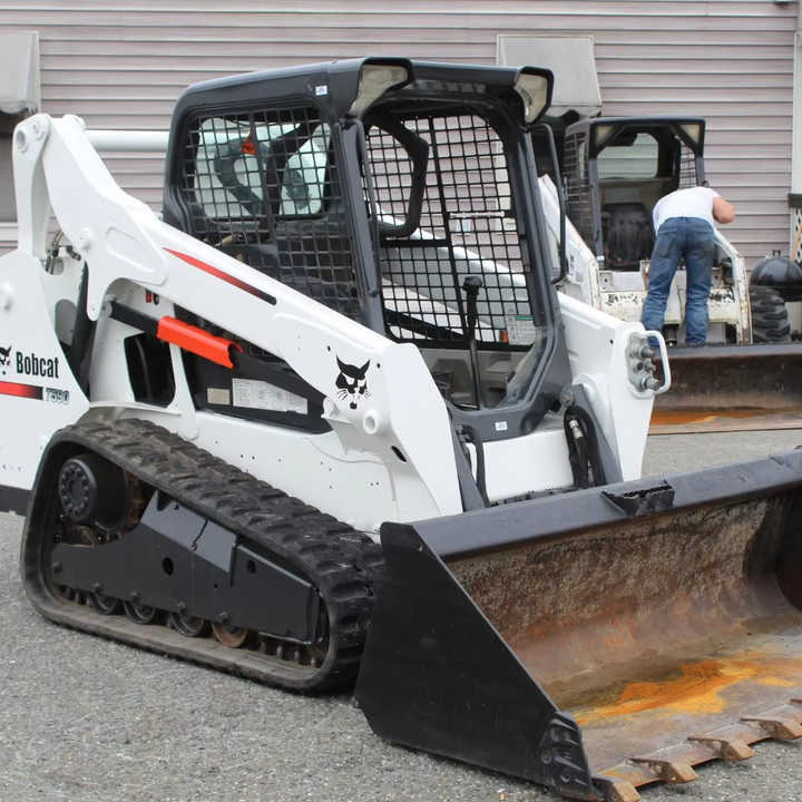 Used Bobcat T590 UsedSkid Steer Loader with Good Condition for Sale S160 S300 S185 S330 - شيول صغير: صور 1 Used Bobcat T590 UsedSkid Steer Loader with Good Condition for Sale S160 S300 S185 S330 - شيول صغير: صور 1