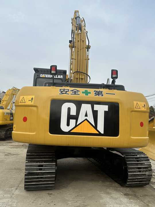 Used CAT 320D2 Excavator | Well-Maintained, Low Hours | Affordable Heavy Machinery for Construction & Mining! - حفارات زحافة: صور 3 Used CAT 320D2 Excavator | Well-Maintained, Low Hours | Affordable Heavy Machinery for Construction & Mining! - حفارات زحافة: صور 3