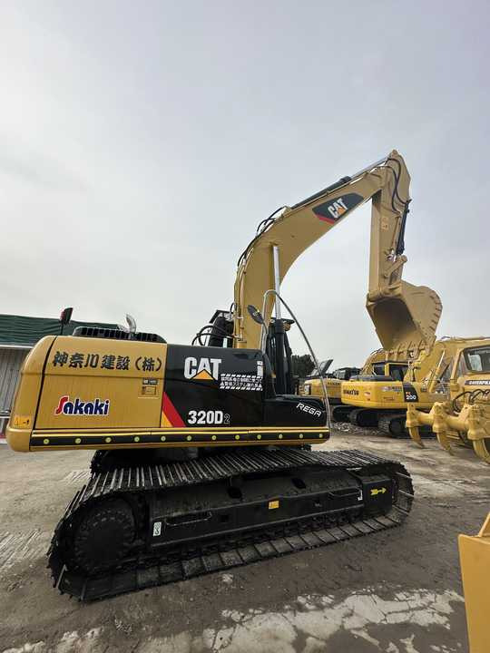 Used CAT 320D2 Excavator | Well-Maintained, Low Hours | Affordable Heavy Machinery for Construction & Mining! - حفارات زحافة: صور 4 Used CAT 320D2 Excavator | Well-Maintained, Low Hours | Affordable Heavy Machinery for Construction & Mining! - حفارات زحافة: صور 4
