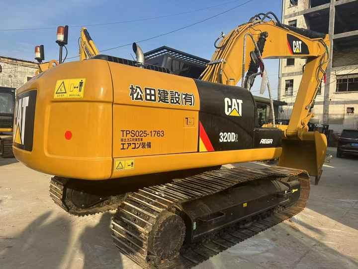 Used Caterpillar 320D Crawler Excavator in High Quality Waiting for Sale - حفارة: صور 4 Used Caterpillar 320D Crawler Excavator in High Quality Waiting for Sale - حفارة: صور 4