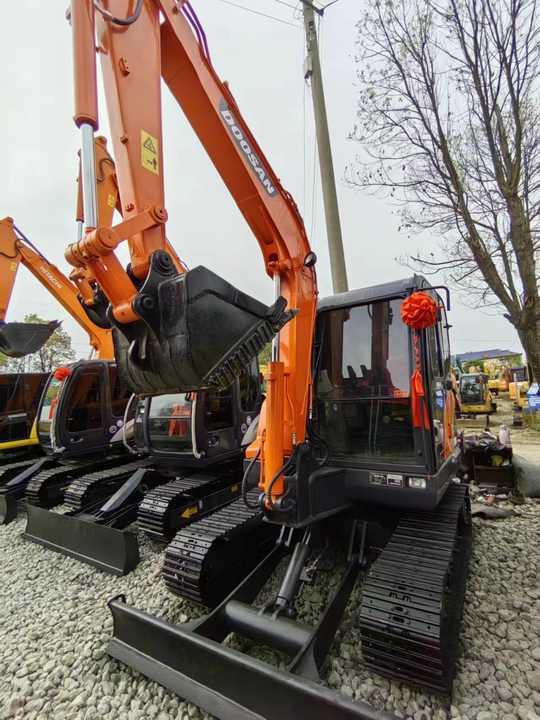 Used Digger DOOSAN DX60 Construction Machinery Construction Digger Used DOOSAN DX60 Cheap Excavator - حفارات زحافة: صور 2 Used Digger DOOSAN DX60 Construction Machinery Construction Digger Used DOOSAN DX60 Cheap Excavator - حفارات زحافة: صور 2