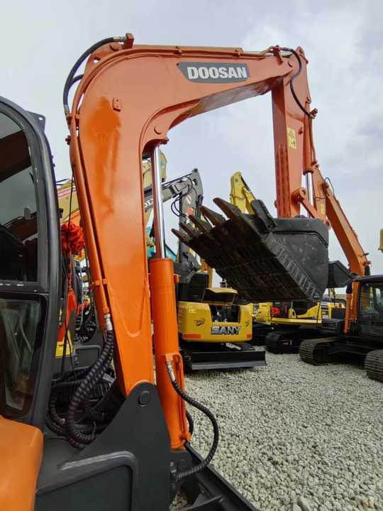 Used Digger DOOSAN DX60 Construction Machinery Construction Digger Used DOOSAN DX60 Cheap Excavator - حفارات زحافة: صور 3 Used Digger DOOSAN DX60 Construction Machinery Construction Digger Used DOOSAN DX60 Cheap Excavator - حفارات زحافة: صور 3
