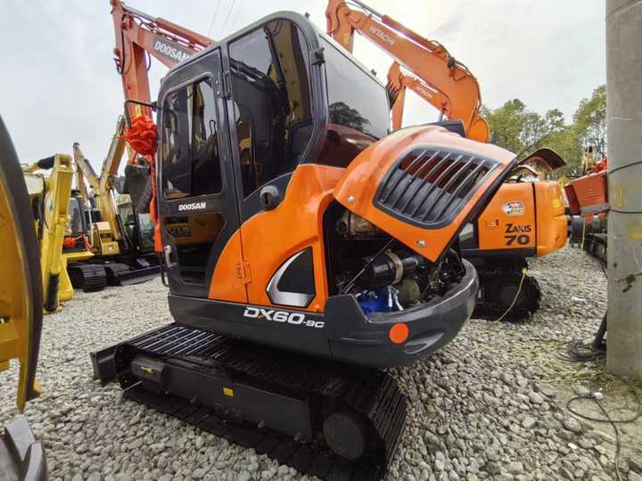 Used Digger DOOSAN DX60 Construction Machinery Construction Digger Used DOOSAN DX60 Cheap Excavator - حفارات زحافة: صور 5 Used Digger DOOSAN DX60 Construction Machinery Construction Digger Used DOOSAN DX60 Cheap Excavator - حفارات زحافة: صور 5