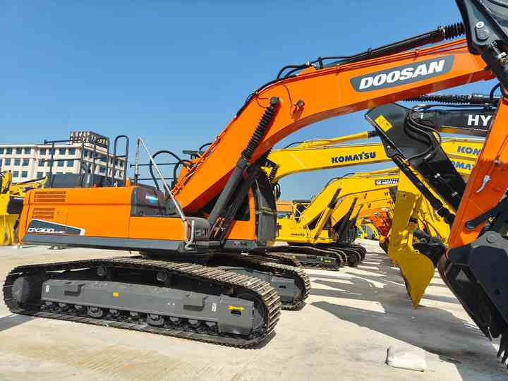 Used Doosan DX300LC-9C Excavator with Little Time Used in Excellent Condition Korea Brand Doosan 30 Tons Excavator for Sale - حفارة: صور 4 Used Doosan DX300LC-9C Excavator with Little Time Used in Excellent Condition Korea Brand Doosan 30 Tons Excavator for Sale - حفارة: صور 4