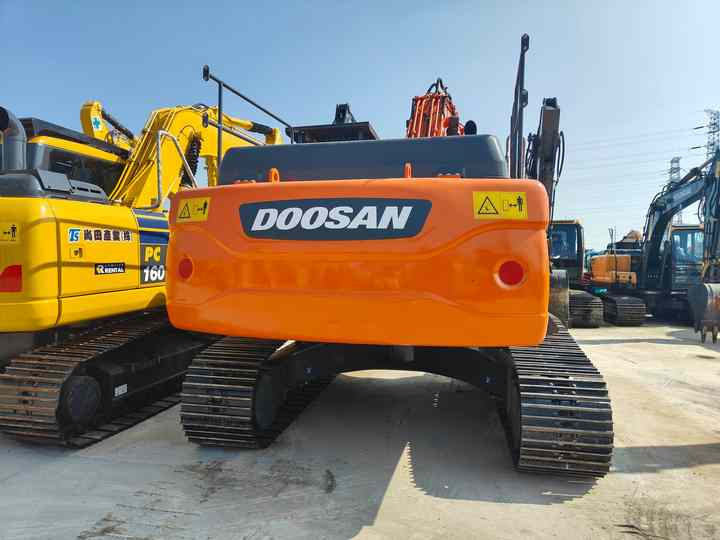 Used Doosan DX300LC-9C Excavator with Little Time Used in Excellent Condition Korea Brand Doosan 30 Tons Excavator for Sale - حفارة: صور 3 Used Doosan DX300LC-9C Excavator with Little Time Used in Excellent Condition Korea Brand Doosan 30 Tons Excavator for Sale - حفارة: صور 3