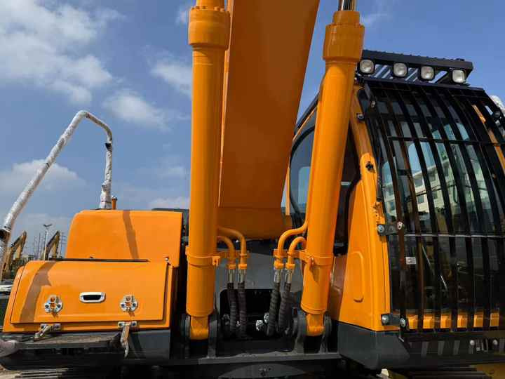 Used HYUNDAI305lc-9c Hydraulic Excavator with Excellent Performance hyundai Running Working Condition Low Price for Sale - حفارة: صور 2 Used HYUNDAI305lc-9c Hydraulic Excavator with Excellent Performance hyundai Running Working Condition Low Price for Sale - حفارة: صور 2