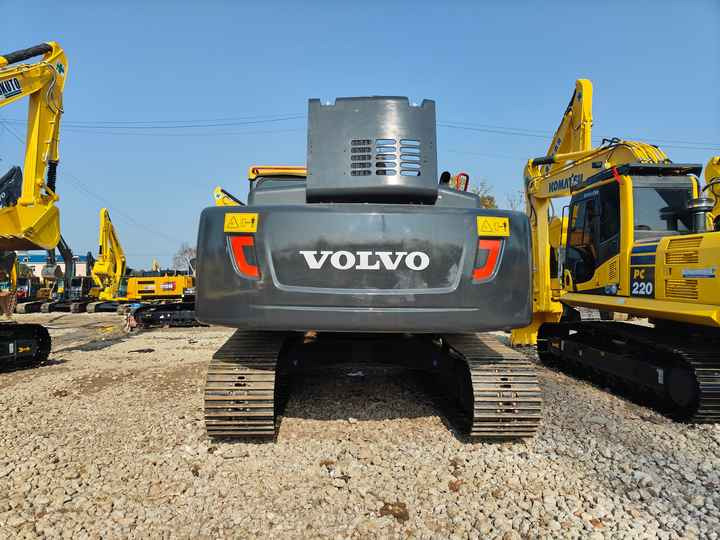 Used VOLVO EC240 Excavator for Sale with Good Performance and Low Price Powerful Construction Machinery for Sale - حفارة: صور 5 Used VOLVO EC240 Excavator for Sale with Good Performance and Low Price Powerful Construction Machinery for Sale - حفارة: صور 5