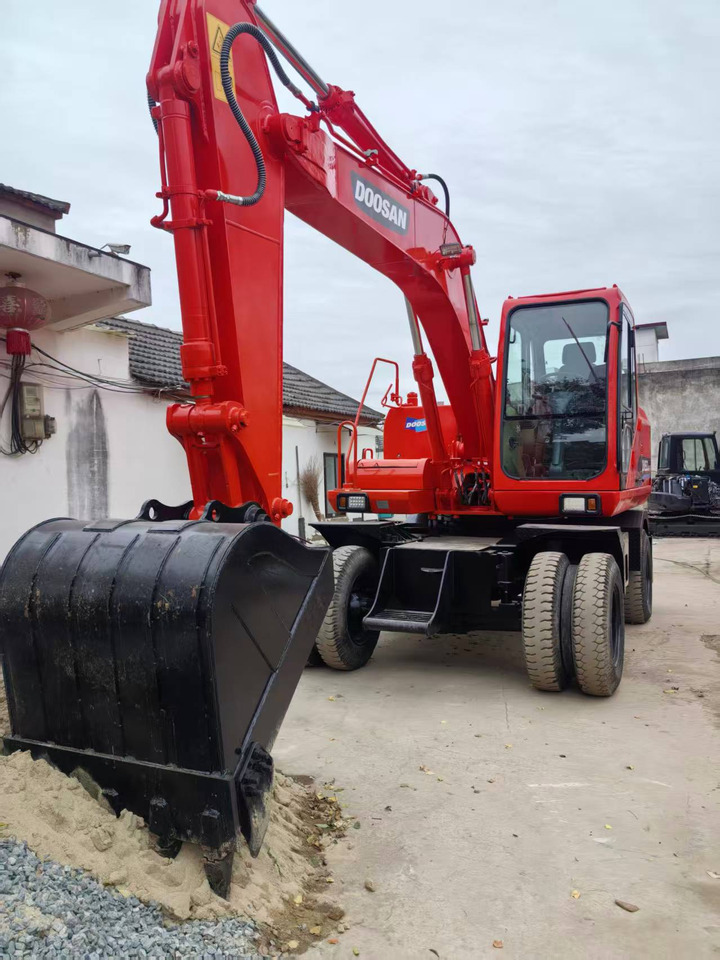 Doosan Used DH150W-7 wheeled excavator for sale at a low price. - حفارة على عجلات: صور 4 Doosan Used DH150W-7 wheeled excavator for sale at a low price. - حفارة على عجلات: صور 4