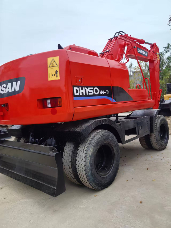 Doosan Used DH150W-7 wheeled excavator for sale at a low price. - حفارة على عجلات: صور 3 Doosan Used DH150W-7 wheeled excavator for sale at a low price. - حفارة على عجلات: صور 3