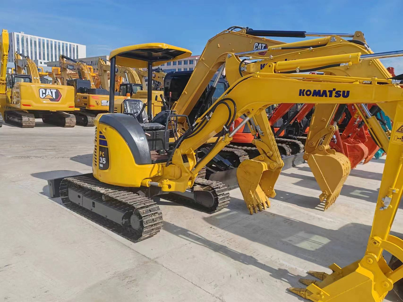Komatsu PC35 - حفارة مصغرة: صور 2 Komatsu PC35 - حفارة مصغرة: صور 2