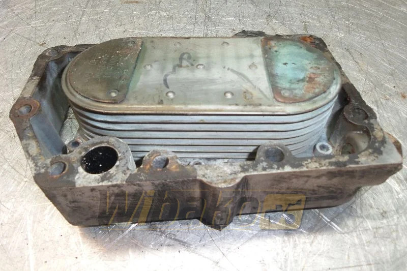 John Deere 6068TF275 RE56690 - مبرد الزيت - آلات البناء: صور 1 John Deere 6068TF275 RE56690 - مبرد الزيت - آلات البناء: صور 1