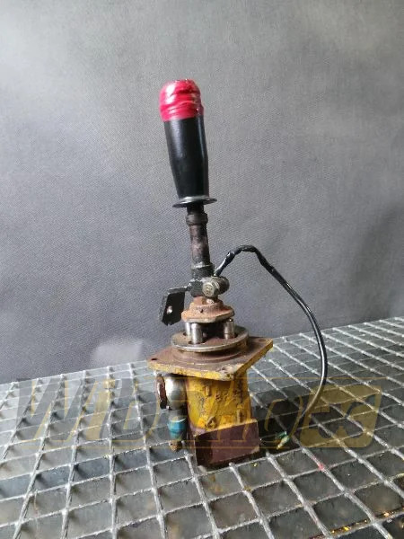 Komatsu PC300-5 - صمام هيدروليكي - آلات البناء: صور 1 Komatsu PC300-5 - صمام هيدروليكي - آلات البناء: صور 1