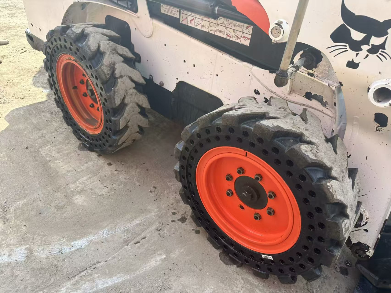 BOBCAT s550 - اللودر بعجل: صور 3 BOBCAT s550 - اللودر بعجل: صور 3