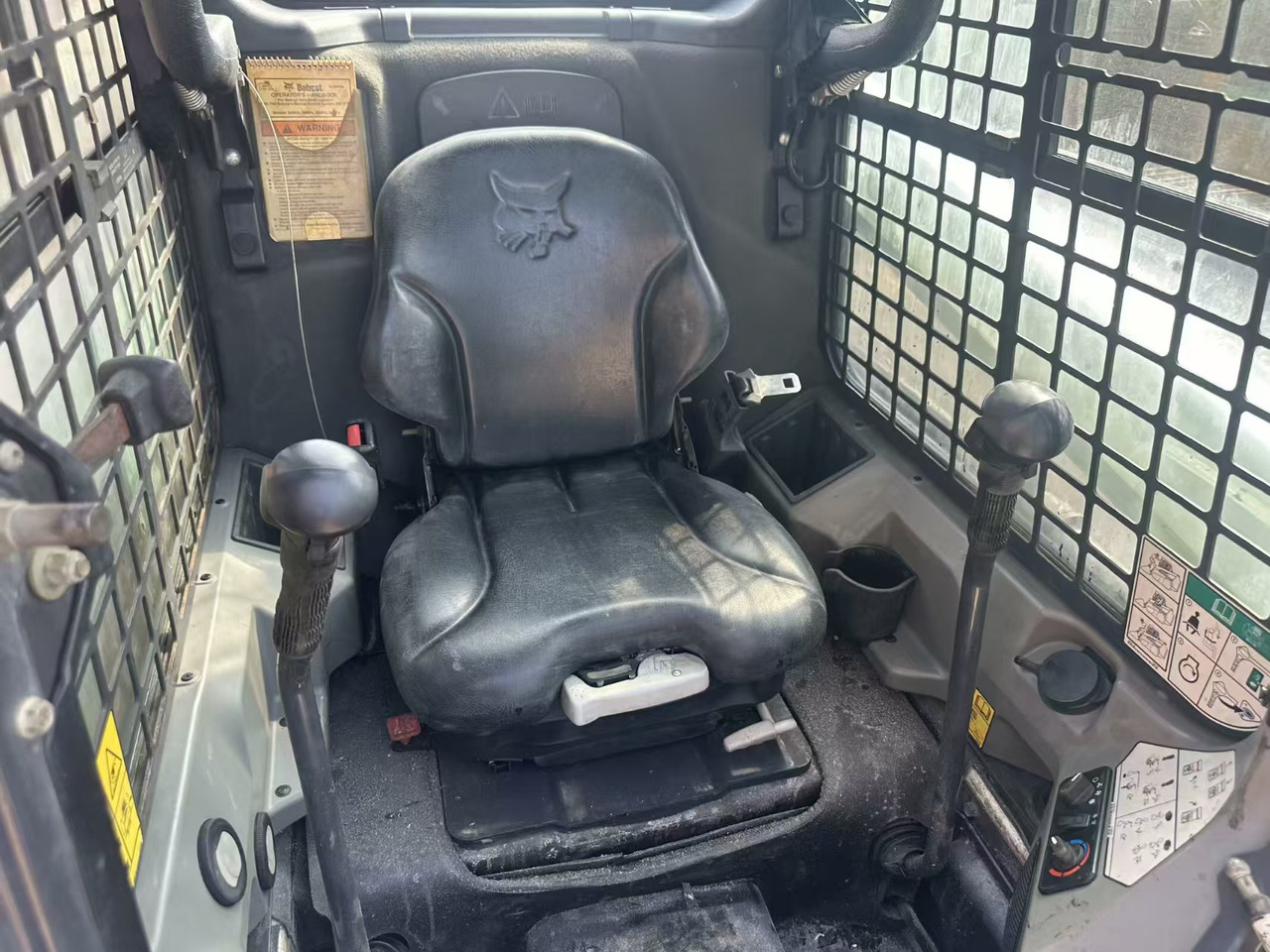 BOBCAT s550 - اللودر بعجل: صور 2 BOBCAT s550 - اللودر بعجل: صور 2