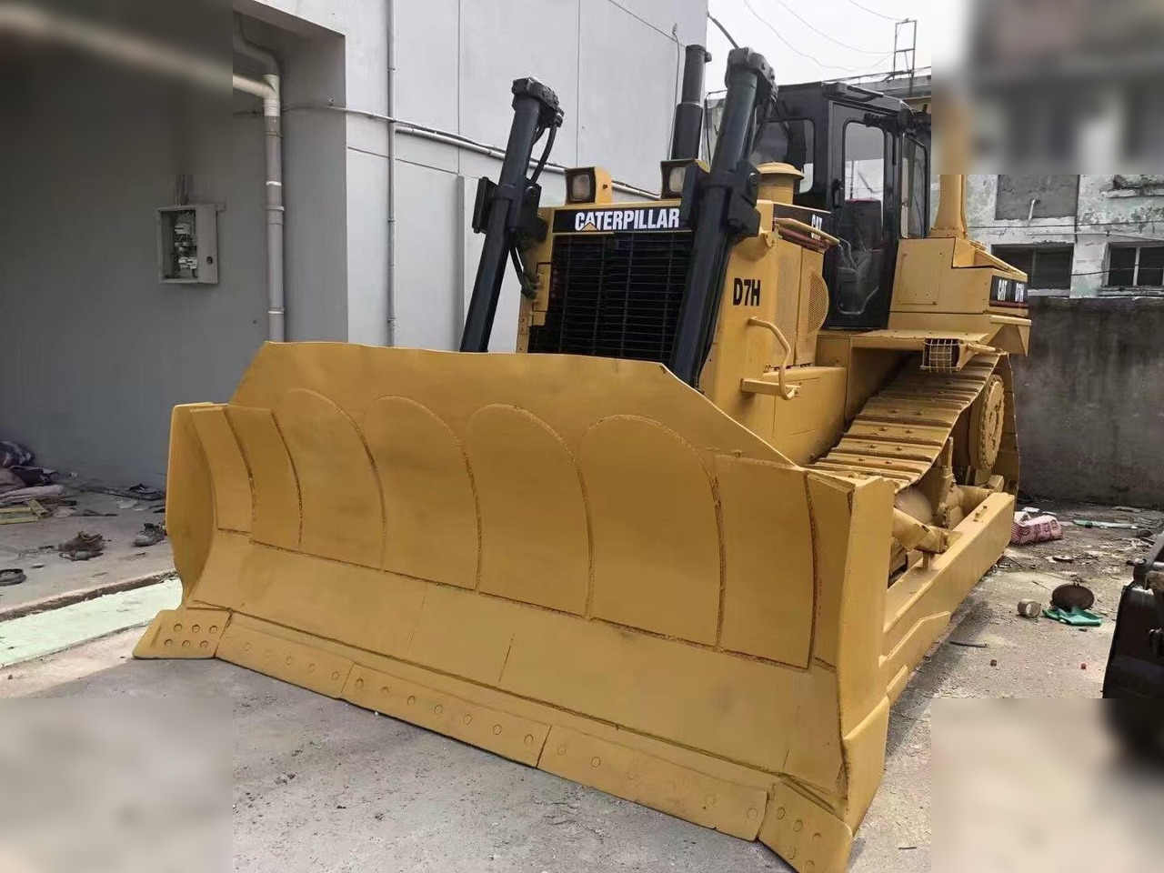 CATERPILLAR D7H - بلدوزر: صور 1 CATERPILLAR D7H - بلدوزر: صور 1