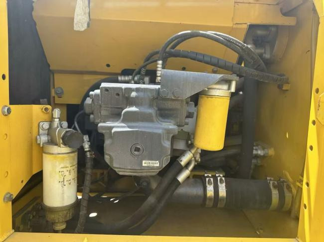 KOMATSU 200-8 - حفارات زحافة: صور 3 KOMATSU 200-8 - حفارات زحافة: صور 3