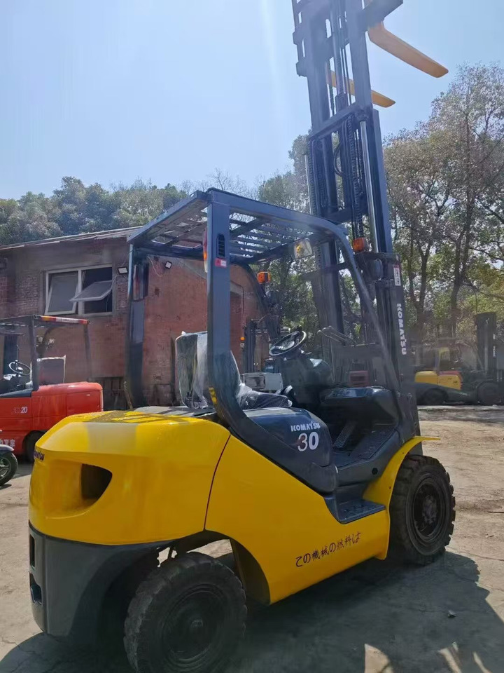 KOMATSU 3-ton - الرأسي رفع الصاري: صور 5 KOMATSU 3-ton - الرأسي رفع الصاري: صور 5