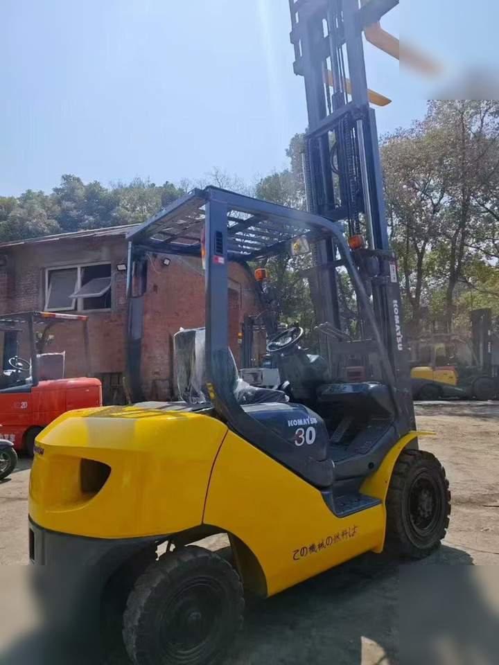 KOMATSU FD30-7 - رافعة شوكية تعمل بالغاز: صور 4 KOMATSU FD30-7 - رافعة شوكية تعمل بالغاز: صور 4