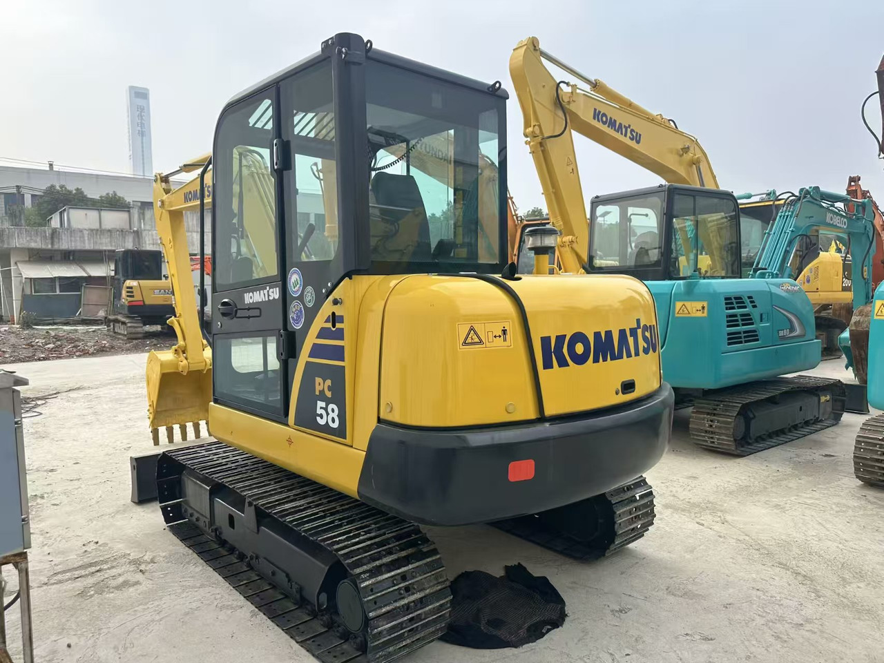 KOMATSU PC58 - حفارة مصغرة: صور 3 KOMATSU PC58 - حفارة مصغرة: صور 3