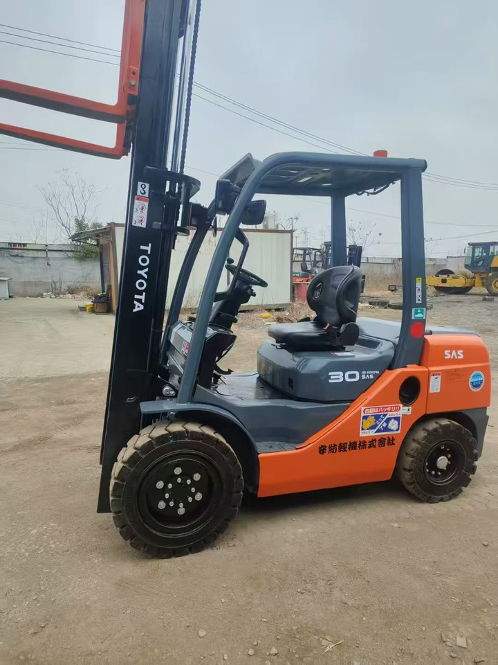 Toyata 3-ton - الرأسي رفع الصاري: صور 3 Toyata 3-ton - الرأسي رفع الصاري: صور 3