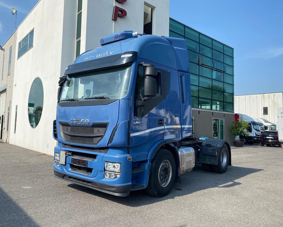 IVECO AS440T/P - شاحنة جرار: صور 1 IVECO AS440T/P - شاحنة جرار: صور 1